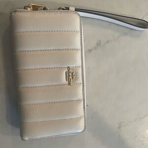 Coach Quilted Cream Wristlet  leather long wallet white cream  summer-like new